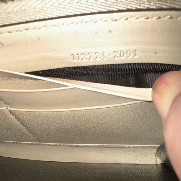 Rare Gucci Guccissima Zip Around Wallet in Off White / Taupe - Picture 11 of 13